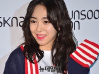 [포토] 에이오에이 민아, 사랑스러운 손인사