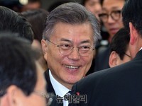 [포토] 더불어민주당 의원총회 참석한 문재인