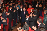 [포토] 입장하는 자유한국당 홍준표 후보