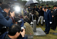 [포토] 광주5.18민주묘지 찾은 홍준표 후보