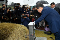 [포토] 광주5.18민주묘지 찾은 홍준표