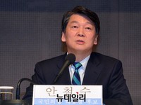 [포토] 관훈토론회, 질문에 답하는 안철수