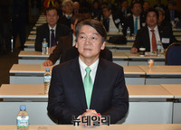 [포토] 사립대학교 총장협의회 초청 간담회 참석한 안철수