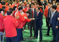 [포토] 경기-인천 선대위 발대식, 입장하는 홍준표 후보