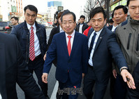 [포토] 이동하는 홍준표