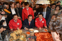 [포토] 안양중앙시장 찾은 홍준표