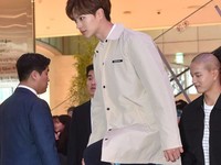 [포토] 미친 기럭지 자랑하며 입장하는 비투비 육성재