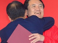 [포토] 중앙선대위발대식, 포옹하는 홍준표-김진태