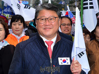 [포토] 태극기집회서 탈당 선언한 조원진