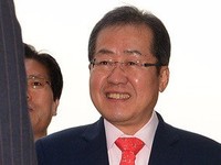 [포토] 기독교 예방 나선 홍준표 후보