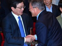 [포토] 체육인대회, 악수하는 유승민-문재인