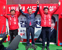 [포토] 포천서 지원유세 하는 홍준표