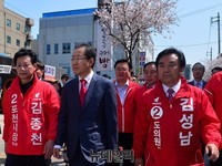 [포토] 이동하는 김종천-홍준표-김성남