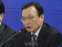 [포토] 발언하는 이해찬 더불어민주당 상임공동선대위원장