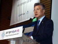 [포토] 축사하는 문재인 후보