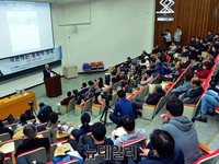 [포토] 서울대서 열린 남재준 후보 토크콘서트