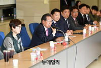 [포토] 대구 청년소상공인과 간담회 갖는 홍준표