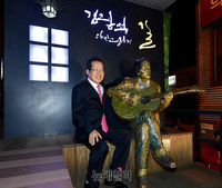 [포토] 대구 김광석다시그리기길 찾은 홍준표