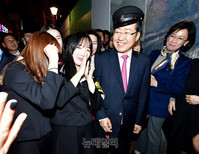 [포토] 대구 김광석다시그리기길 찾은 홍준표