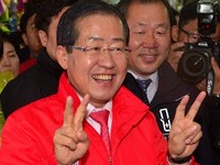 [포토] 브이 하는 홍준표 후보