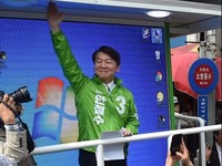 [포토] 손들어 인사하는 국민의당 안철수 대선후보