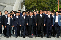 [포토] 3.15민주묘지 참배한 홍준표 후보