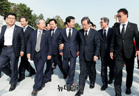 [포토] 국립 3.15민주묘지 찾은 홍준표