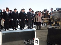 [포토] 묵념하는 홍준표