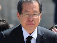 [포토] 4.19묘지 입장하는 홍준표