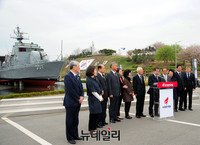 [포토] 참수리호서 공약 발표하는 홍준표