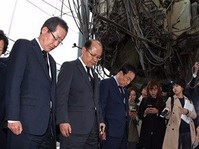 [포토] 천안함 향해 묵념하는 홍준표 후보