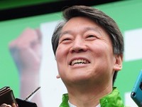 [포토] 울산유세, 미소짓는 안철수