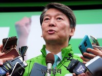 [포토] 울산유세, 질문에 답하는 안철수