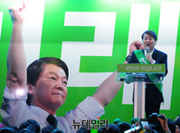 [포토] 부산 서면서 유세하는 안철수