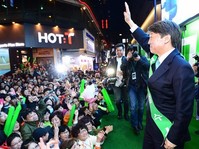 [포토] 부산유세, 무대에서 손흔드는 안철수