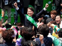 [포토] 창원유세, 만세하는 안철수