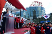 [포토] 서울역 유세 나선 홍준표 후보