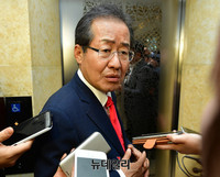 [포토] 국가원로 예방한 홍준표