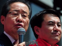 [포토] 춘천유세, 나란히 연단오른 홍준표-김진태