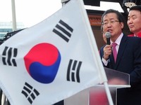 [포토] 태극기 흔들며 홍준표 지지하는 구리시민