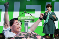 [포토] 전남 목포서 안철수 지원유세 나선 이언주 의원