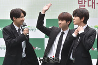 [포토] 인피니트 성규-동우 '장난도 훈내나게~'