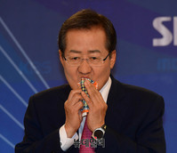 [포토] 방송기자클럽 토론회 참석한 홍준표