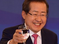 [포토] 토론회 앞둔 홍준표 미소