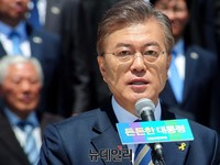 [포토] 국방안보지지선언 기자회견서 발언하는 문재인