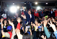 [포토] 홍준표 후보를 지지하는 손