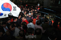 [포토] 서문시장 떠나는 홍준표 