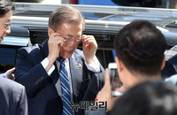 [포토] 방송기자 클럽 토론회 찾은 문재인 후보