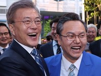 [포토] 성남서 문재수 만난 문재인