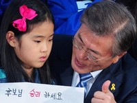 [포토] 성남 다둥이가족 만난 문재인